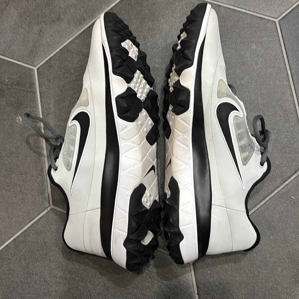 Nike - Picture 4 of 5